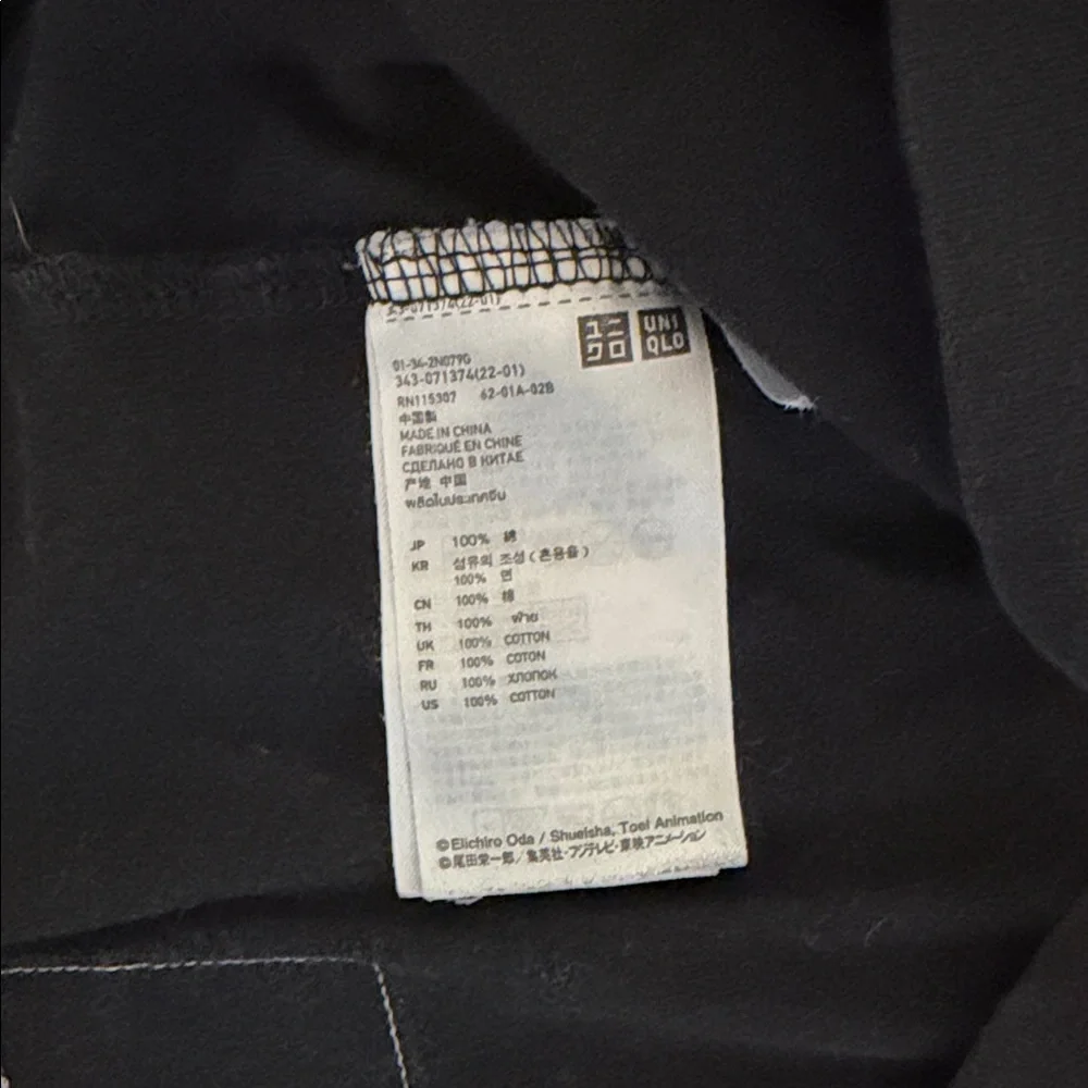 Uniqlo Black One Piece Graphic Tee with White Slogan - Picture 4 of 4